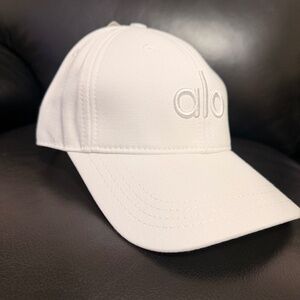 NEW ALO YOGA WHITE ADJUSTABLE UNISEX BASEBALL CAP ONE SIZE